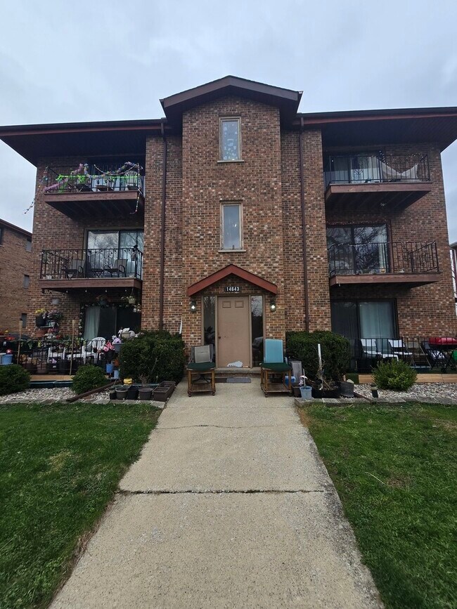 Building Photo - 14643 Lamon Ave