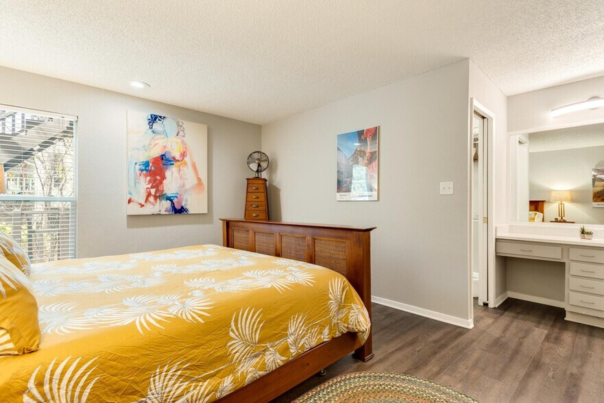 Building Photo - 2205 Spring Creek Dr