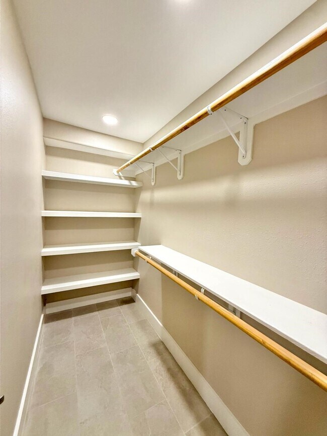 Building Photo - 1010 Golden Nugget Ct