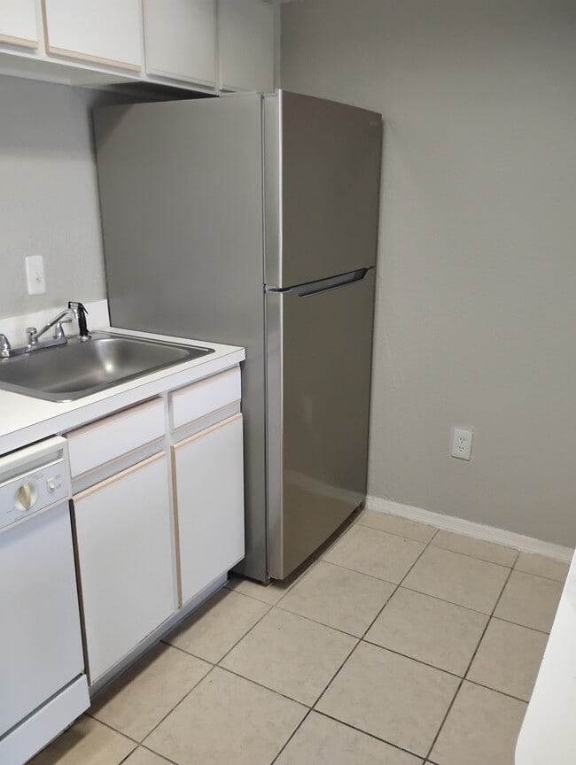 Building Photo - 2216 Grand Cayman Ct