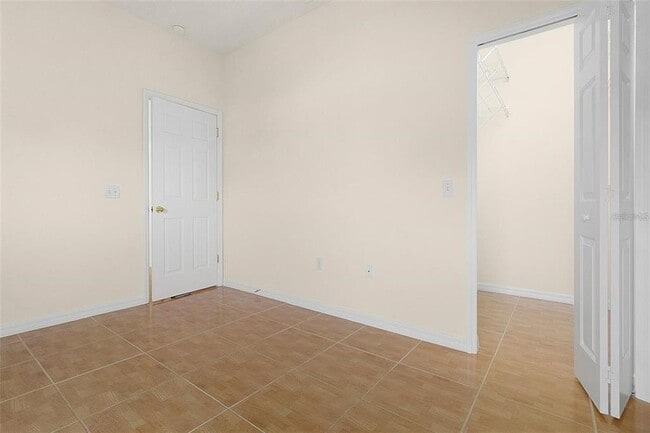 Building Photo - 411 Tamarind Parke Ln