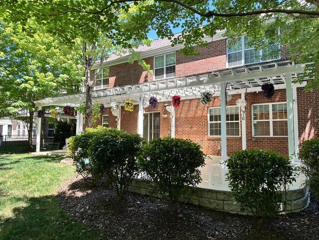 Building Photo - 10110 Paxton Run Rd