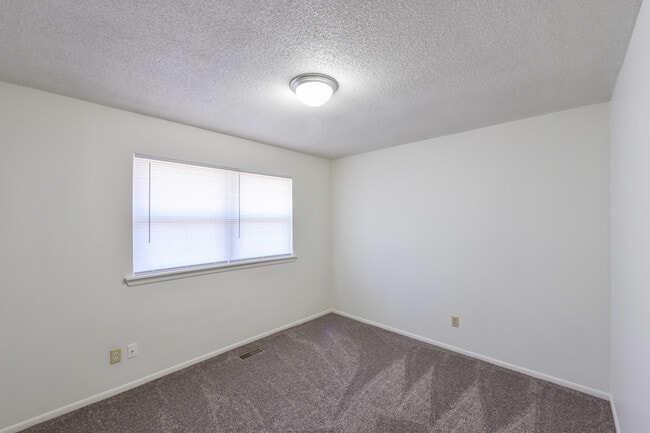 Building Photo - 700 S Roland Rd