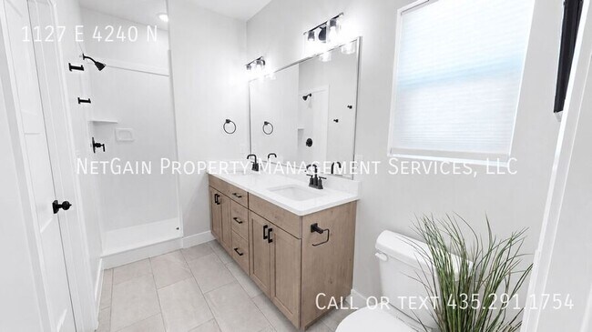 Building Photo - 1127 4240 N