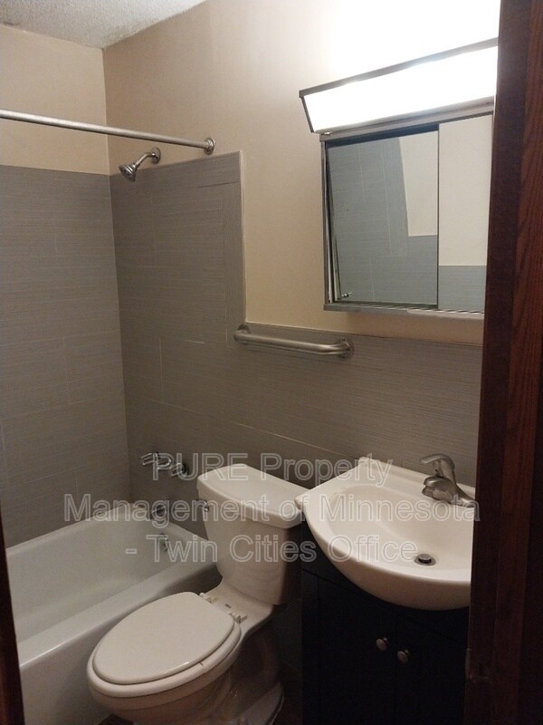 Building Photo - 144 13th Ave S