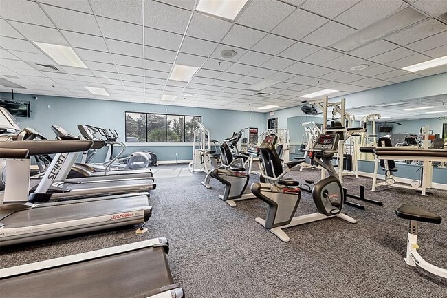 Building Photo - 819 Fairwaycove Ln