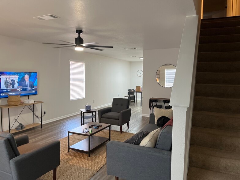 Building Photo - 2812 Cantabrian Dr