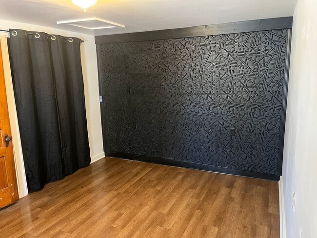 Building Photo - 527 N Franklin St