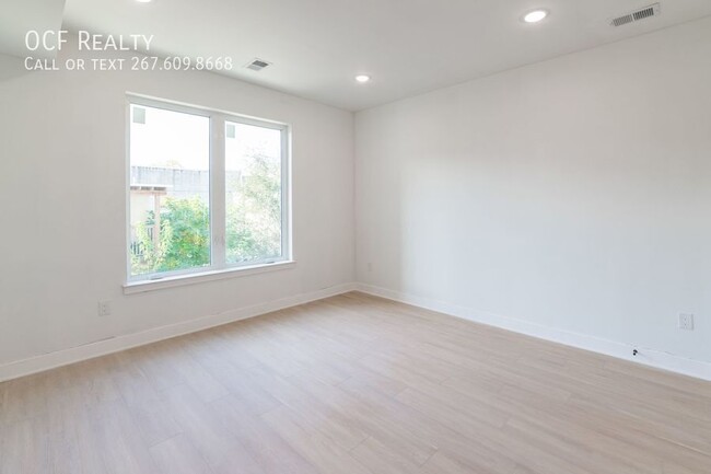 Building Photo - Three Bed Brewerytown  Apartment