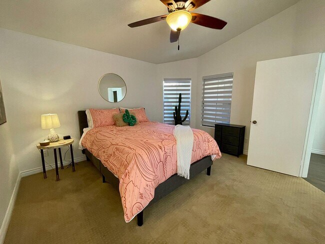 Building Photo - 41539 Woodhaven Dr W