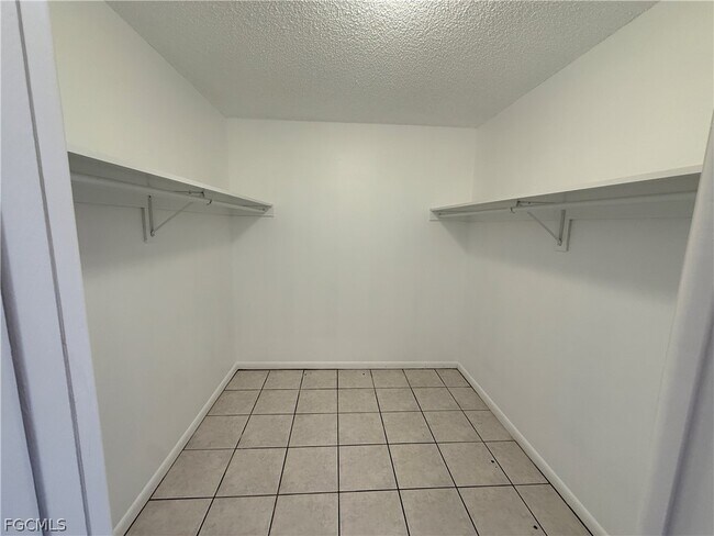 Building Photo - 1912 SE 8th Ave