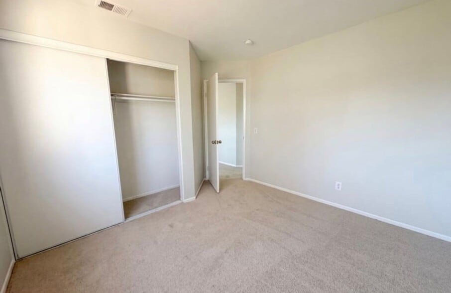 Building Photo - 2565 W Fairview Dr