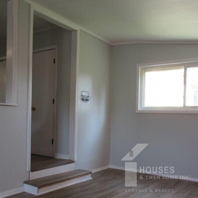 Building Photo - 123 Abbotsford Dr