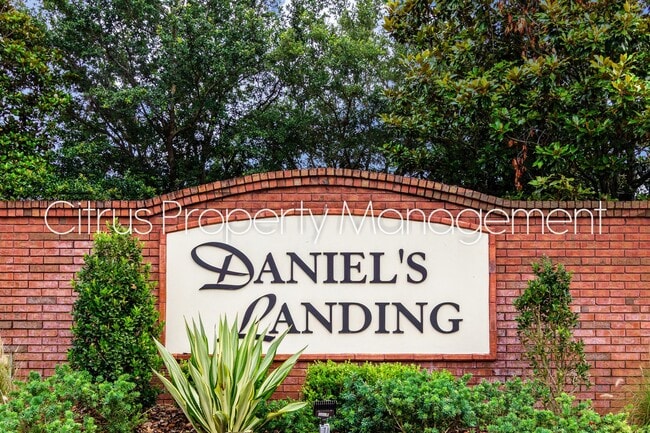 Building Photo - Wonderful 2/2 Daniels Landing Townhome