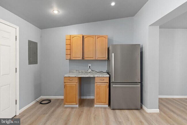 Building Photo - 6552 Parnell Ave