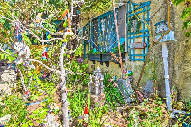 Building Photo - 2434 Cloverfield Blvd