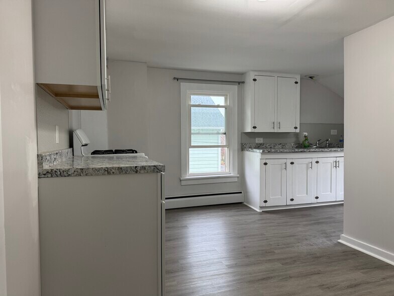 Building Photo - 8 Foote St