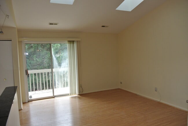 Building Photo - 576 E Windgate Ct