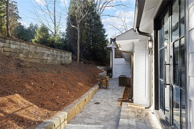 Building Photo - 1275 The by Way NE