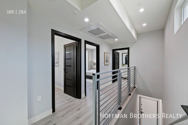 Building Photo - 13621 N Fellows Ave