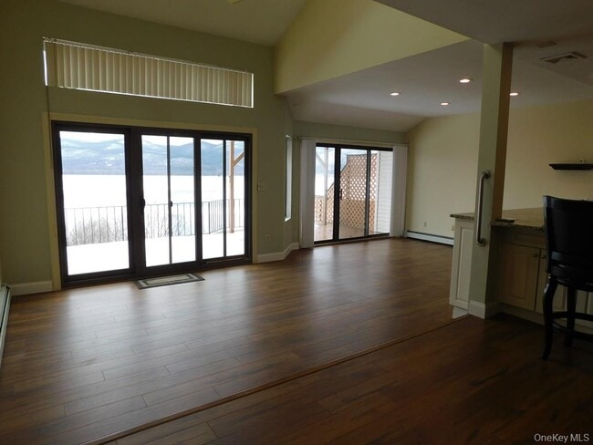 Building Photo - 729 Hewitt Ln