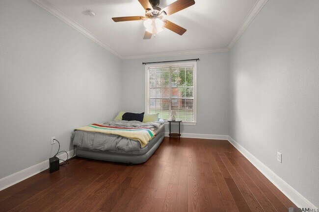 Building Photo - 710 E Boyd Dr