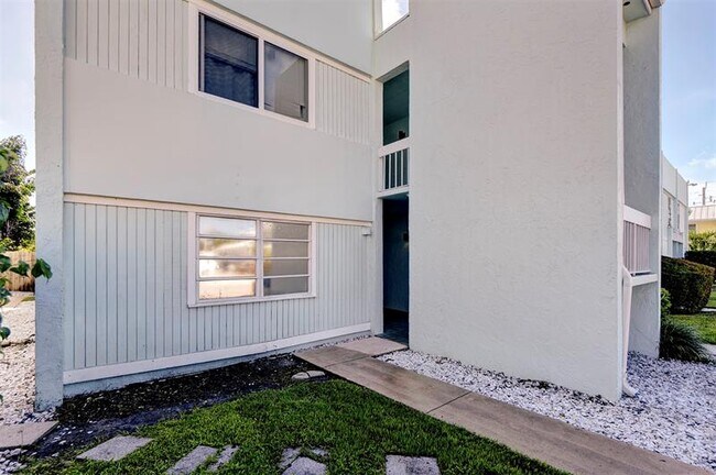 Building Photo - 3636 NE 21st Ave