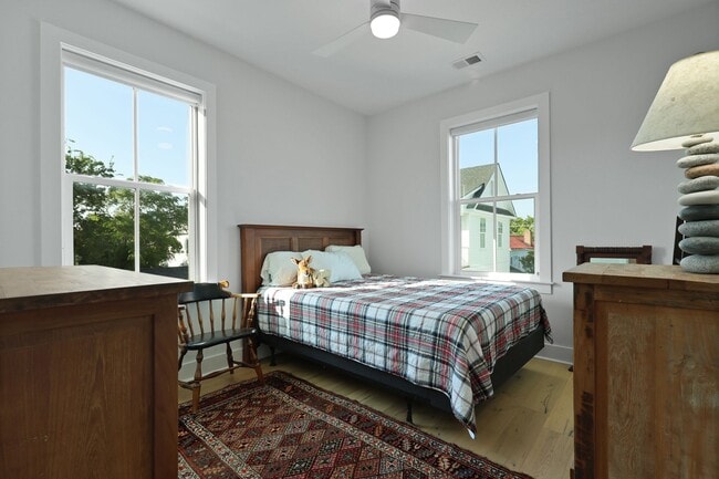 Building Photo - Elevated Charleston Charmer