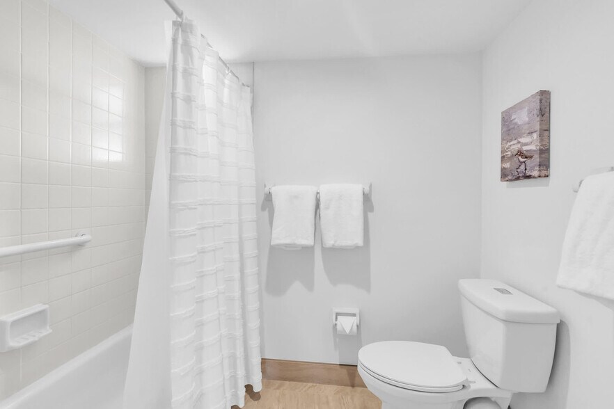 Building Photo - 600 Neapolitan Way