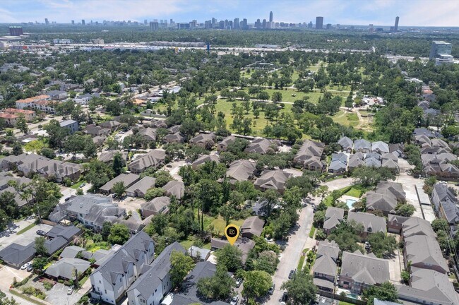 Building Photo - 1320 Woodvine Dr