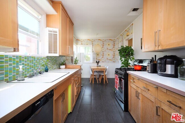 Building Photo - 5615 Wenlock St