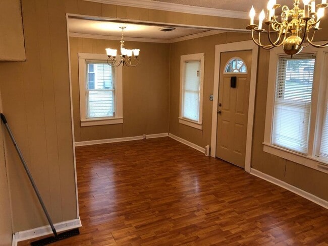 Building Photo - 1406 E Fairview Ave