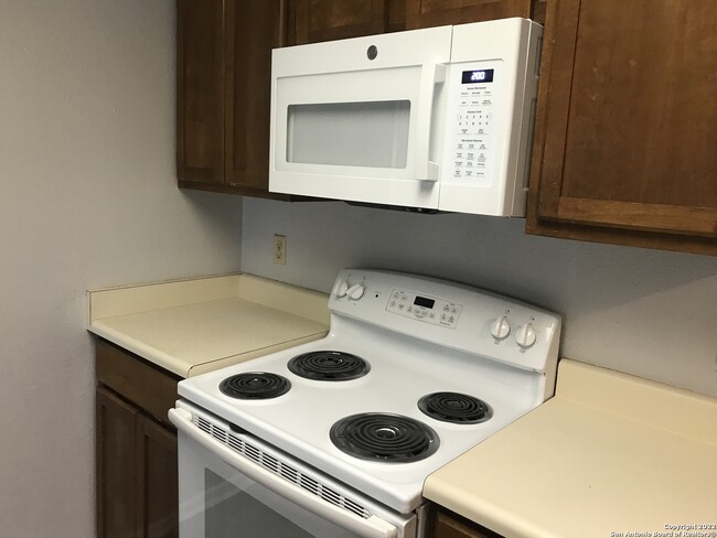 Building Photo - 514 Kellys Way