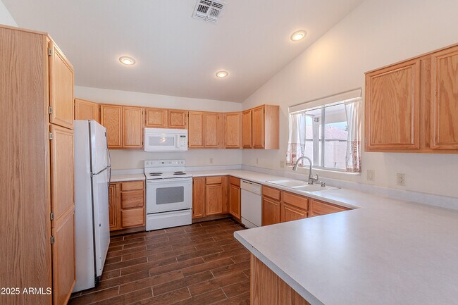 Building Photo - 7732 W Rancho Dr