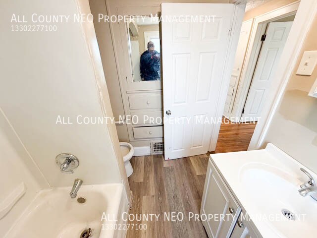 Building Photo - 321 Grace Ave