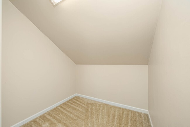 Building Photo - 355 Lockwood Dr