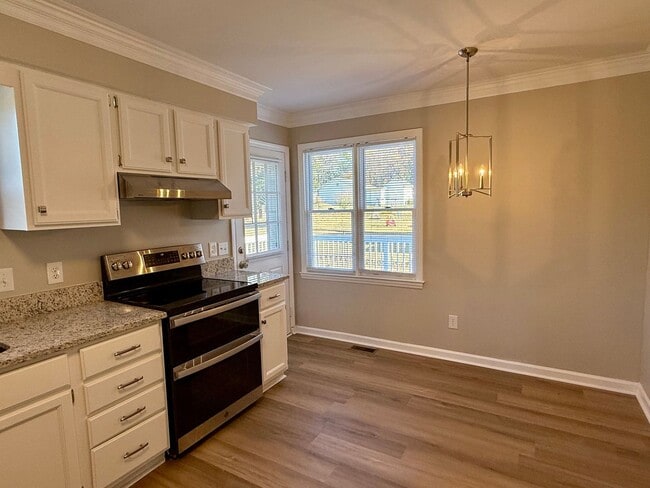 Building Photo - Three bedroom, 2 bath house in Elon