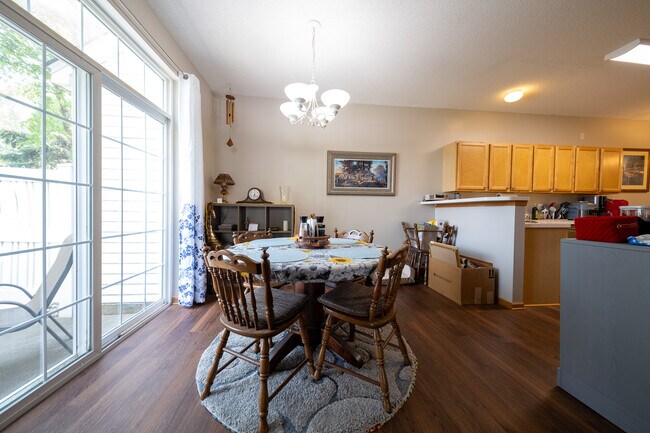Building Photo - 1747 Countryside Dr
