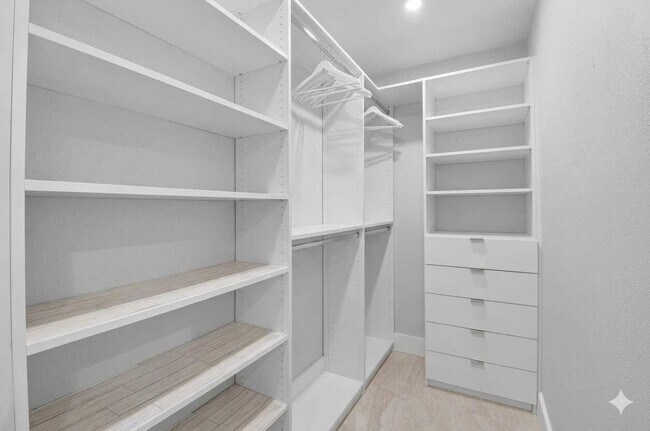 Building Photo - 321 Saxony Trail