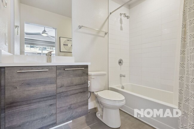 Building Photo - Modern 2 Bed + Office, 2.5 Bath Townhome |...