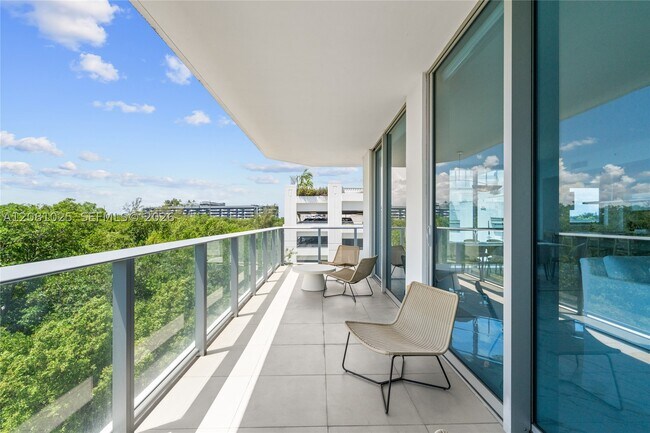 Building Photo - 17111 Biscayne Blvd