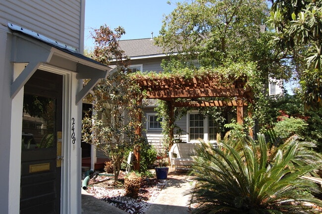 Building Photo - 2408 Ridgewood St