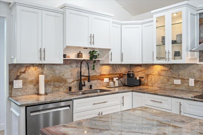 Building Photo - 12638 Quercus Ln