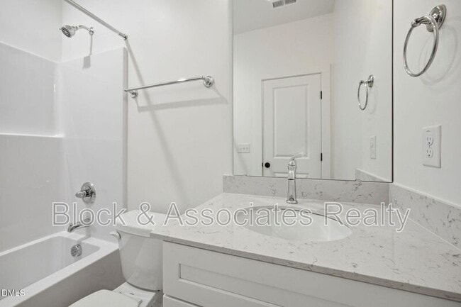 Building Photo - 2815 Wilcox Pl