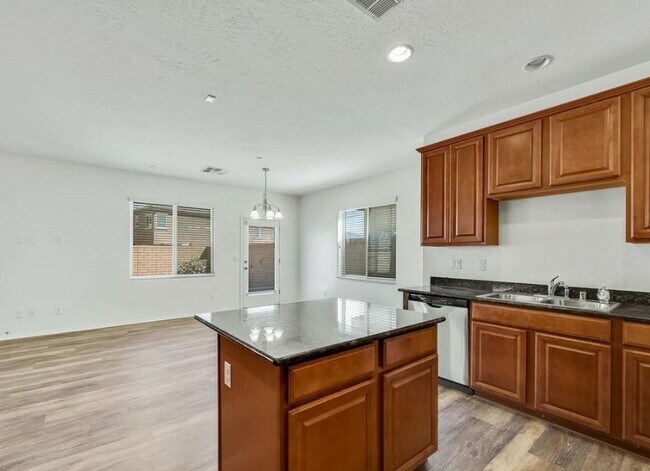 Building Photo - 614 Taliput Palm Pl