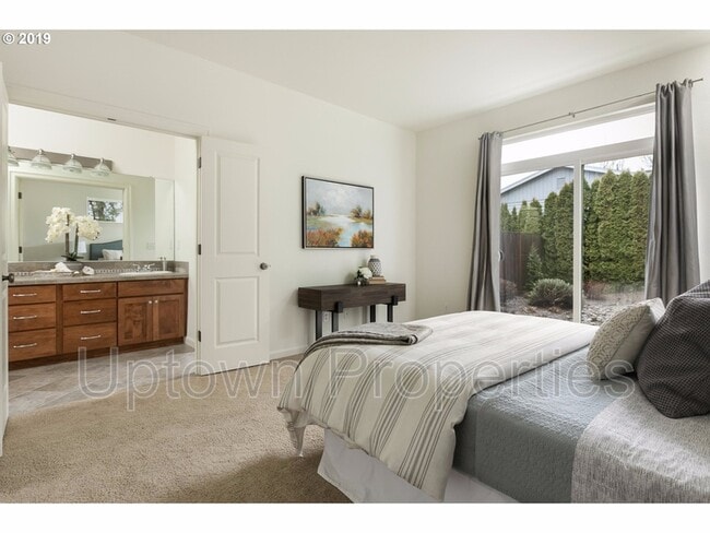 Building Photo - 1916 SW Idaho St