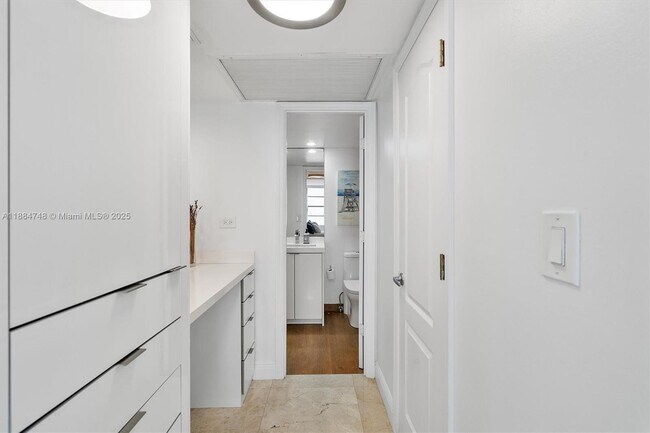 Building Photo - 5555 Collins Ave