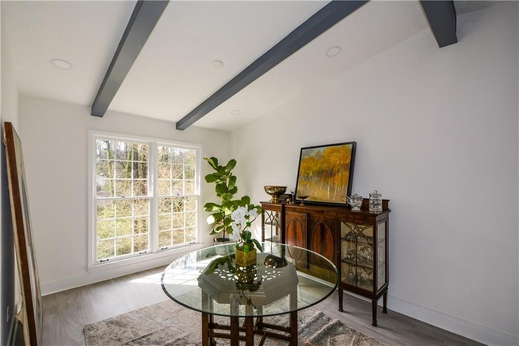 Building Photo - 643 Navarre Dr