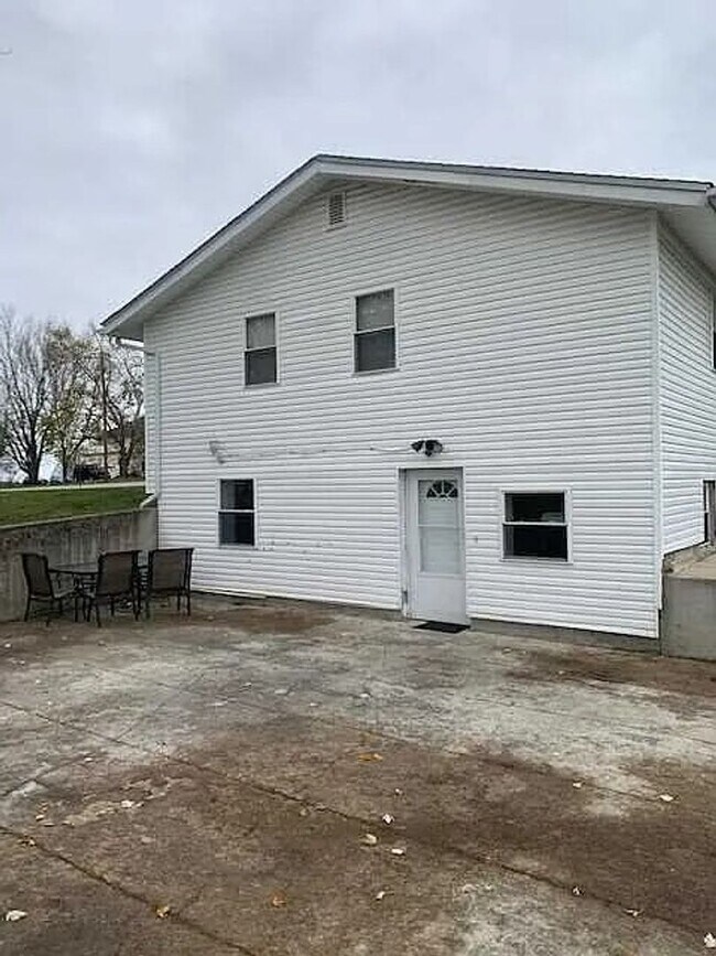 Building Photo - For Rent - Charming 2 Bed / 1 Bath Home in Stormville, NY (1,000 Sq Ft)