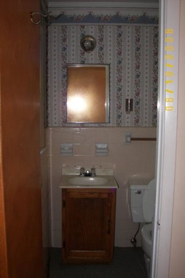 Building Photo - 3 bedroom 2 bath home